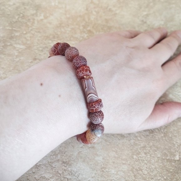 Red Orange Fire Agate Beaded Stetch Bracelet - Picture 1 of 3